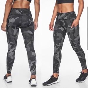 Athleta Camo Contender Mid Rise 7/8 Legging In Gray Camo Women's Size SP